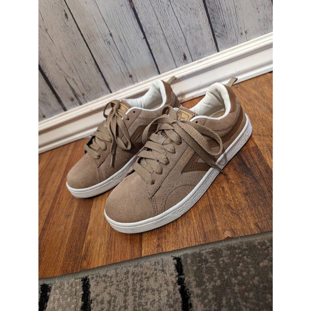 Airspeed sued Heritage sneaker